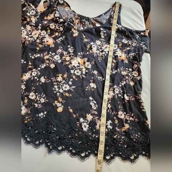 Jeans By Buffalo‎ Cold Shoulder Black Floral Lace Top Large - Picture 6 of 12